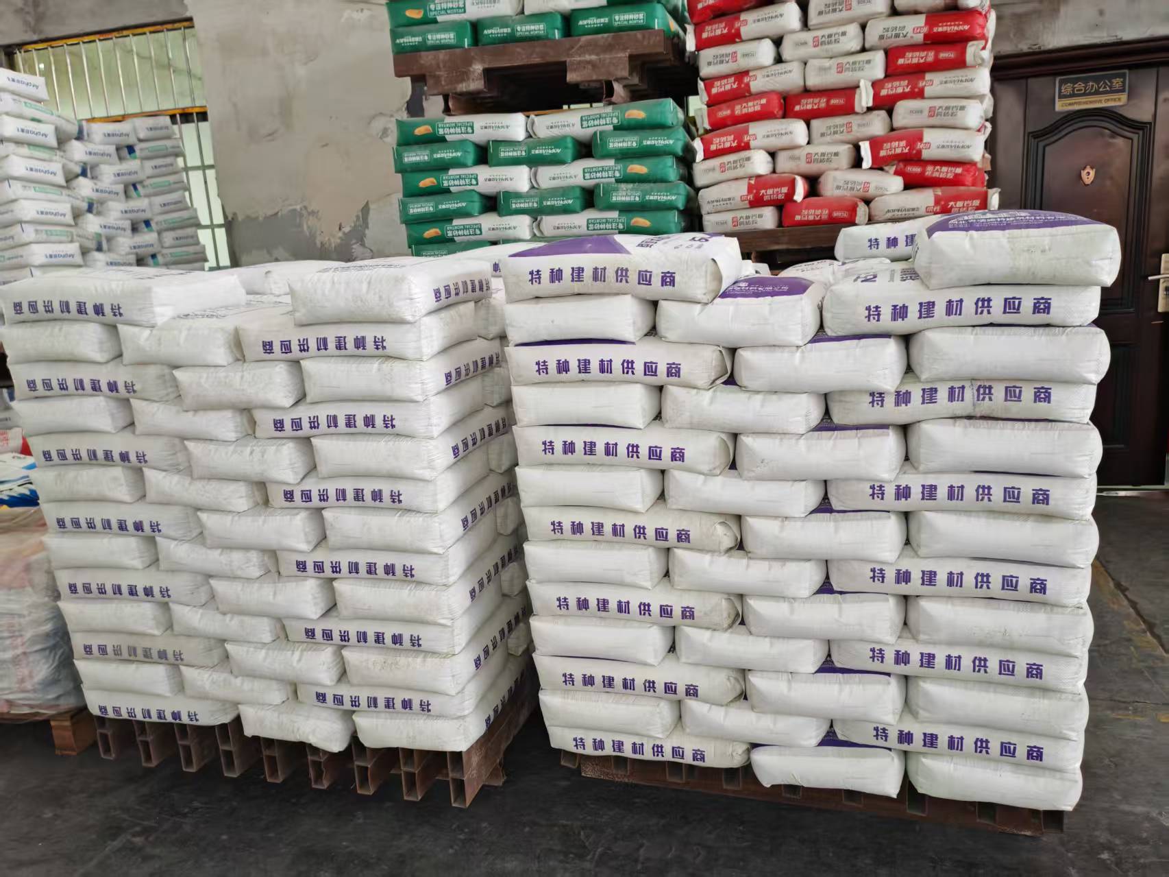 都安拱顶带模注浆料