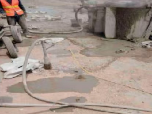 都安水泥混凝土路面板底注浆技术 路面脱空注浆整治方案
