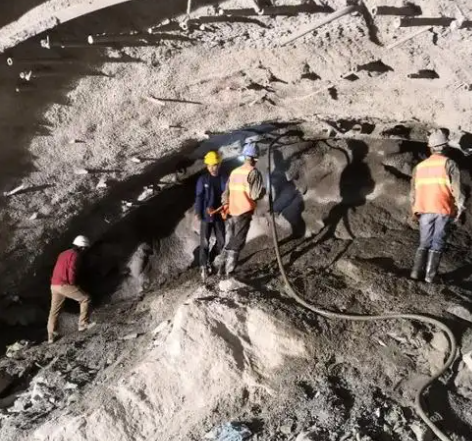 都安拱顶带模注浆料的施工流程及注意事项